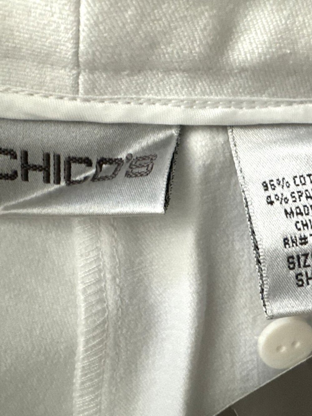 Chicos Wide Leg Stunning Stretch Pants Womens 2.5 Short White Takara Chino NEW - Picture 3 of 9